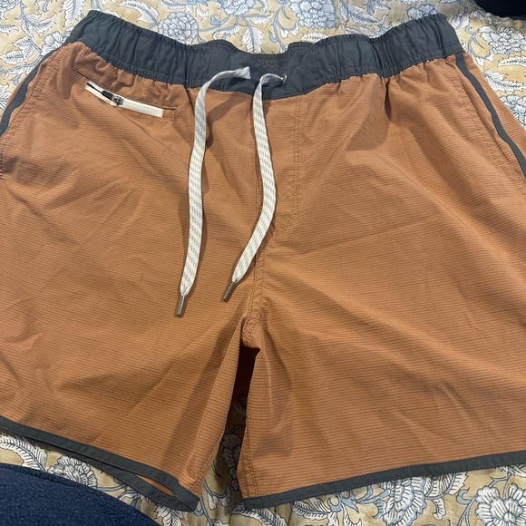Vuori Men's Tan and Gray Swim Board Shorts - Picture 3 of 7